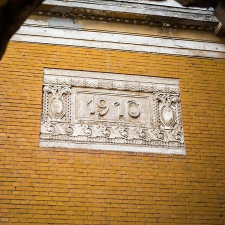 Glamour Ultracentral Apartment Oradea Exterior foto